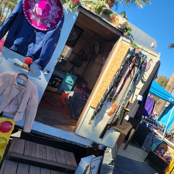 Meet your Posher, Alisha - Picture 3 of 5